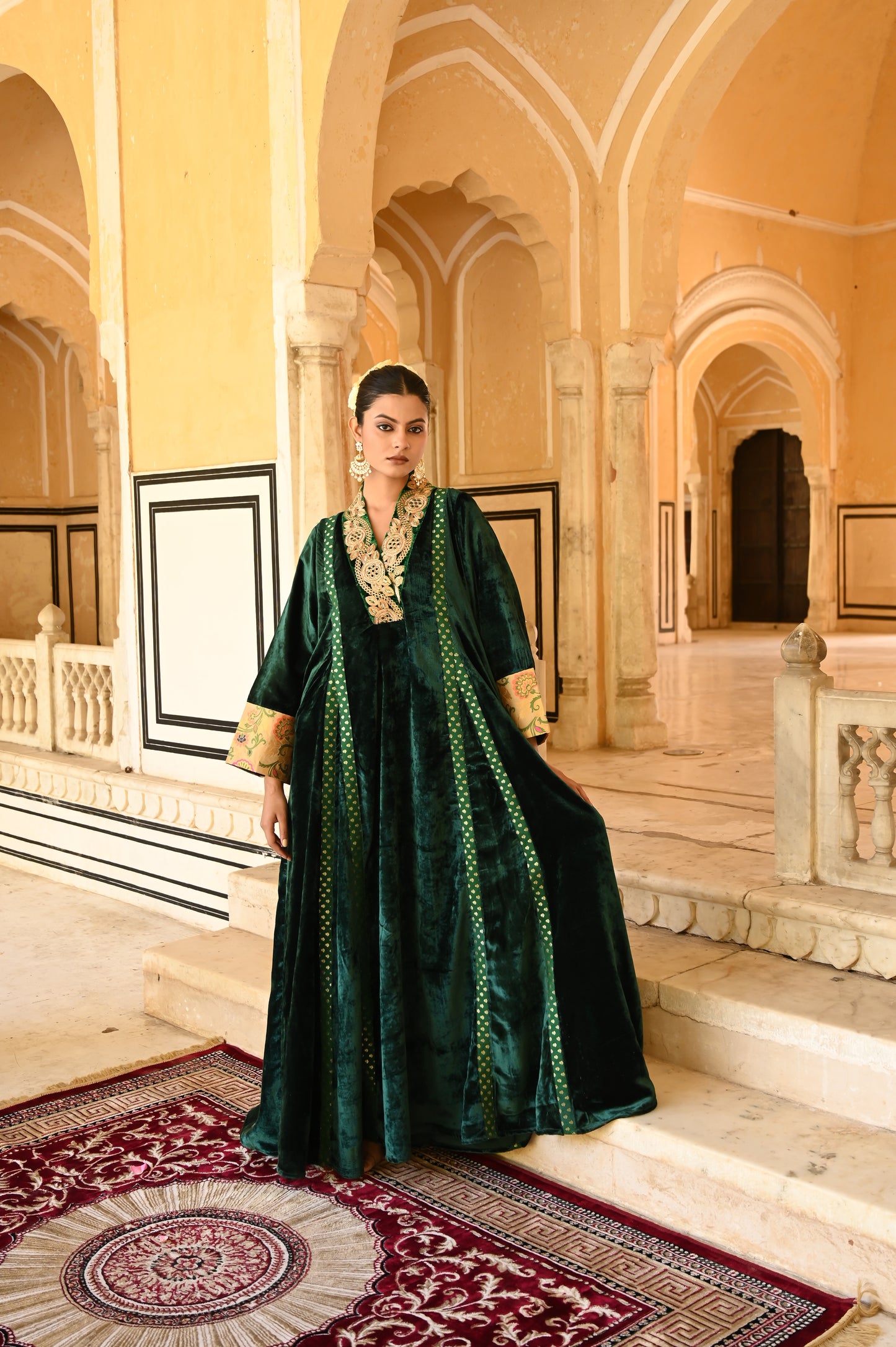 KAYA VELVET GREEN-متوفر مقاس XL واحد ومقاس واحد فري سايز فقط. سيتم توفره قريبًا.