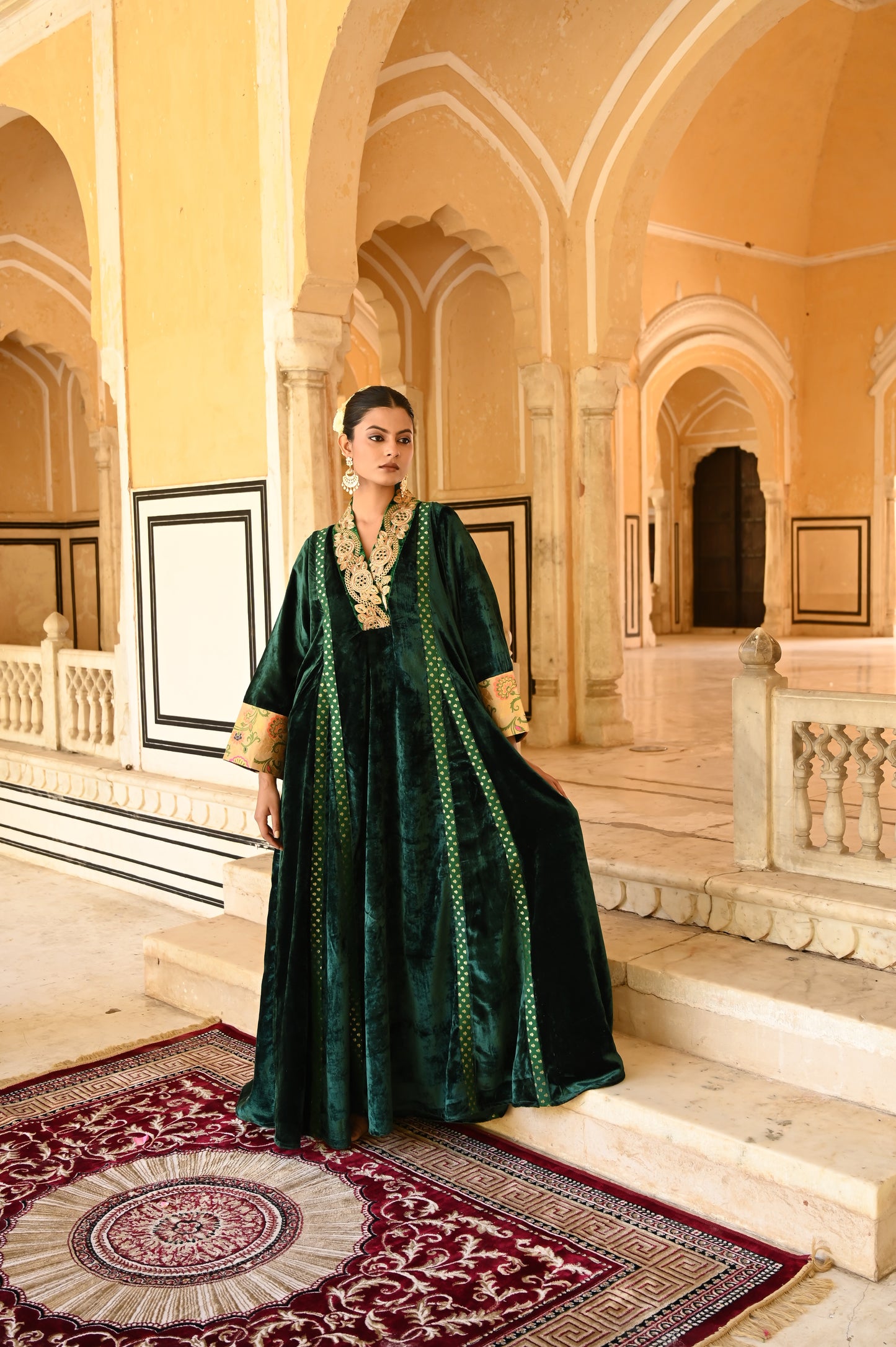 KAYA VELVET GREEN-متوفر مقاس XL واحد ومقاس واحد فري سايز فقط. سيتم توفره قريبًا.