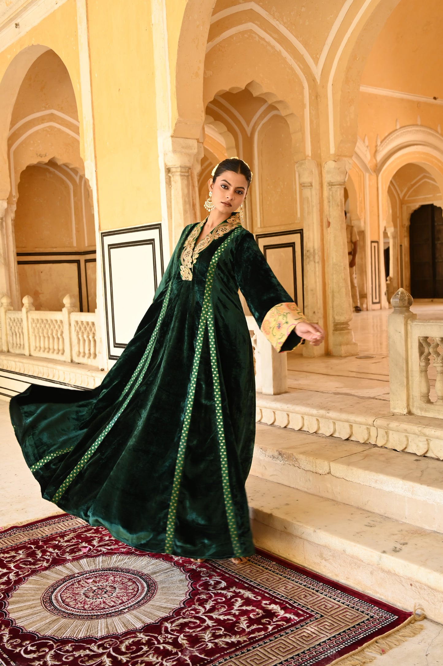 KAYA VELVET GREEN-متوفر مقاس XL واحد ومقاس واحد فري سايز فقط. سيتم توفره قريبًا.