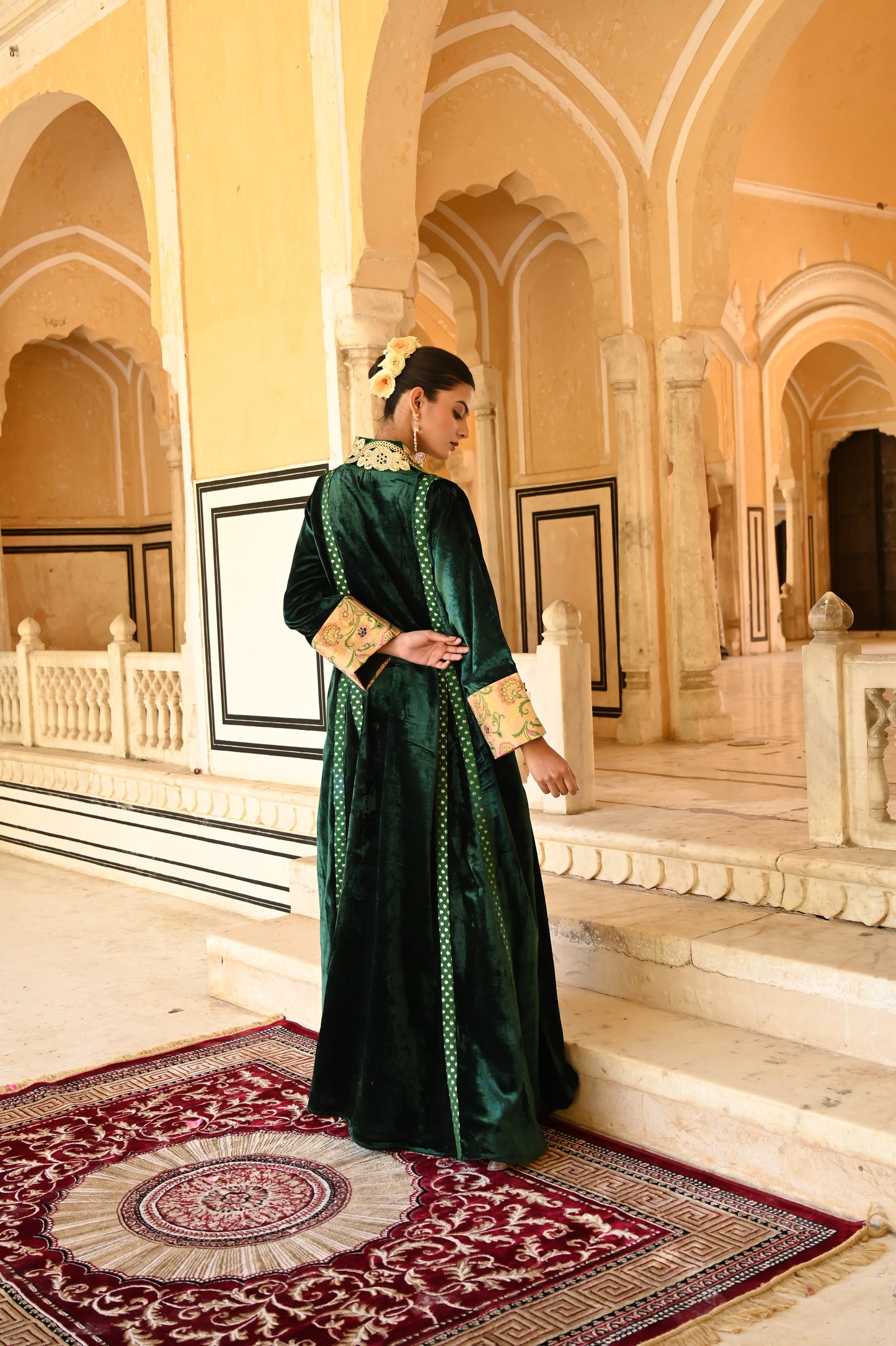 KAYA VELVET GREEN-متوفر مقاس XL واحد ومقاس واحد فري سايز فقط. سيتم توفره قريبًا.