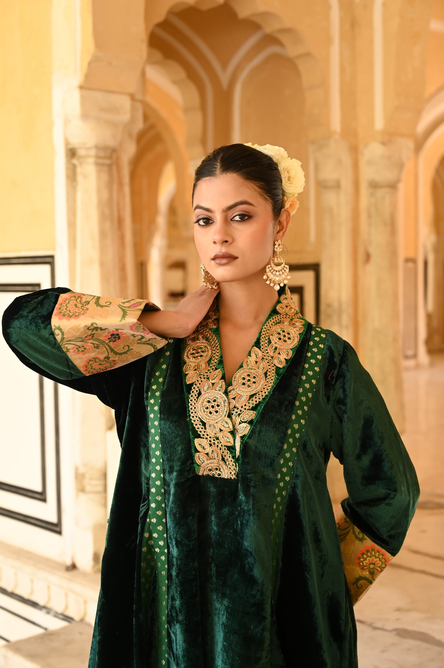 KAYA VELVET GREEN-متوفر مقاس XL واحد ومقاس واحد فري سايز فقط. سيتم توفره قريبًا.