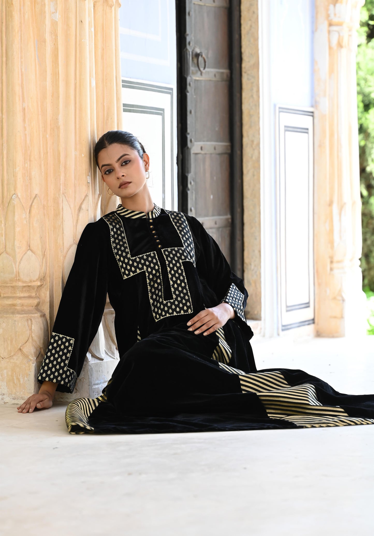 AADYA VELVET BLACK-SAME DAY DELIVERY