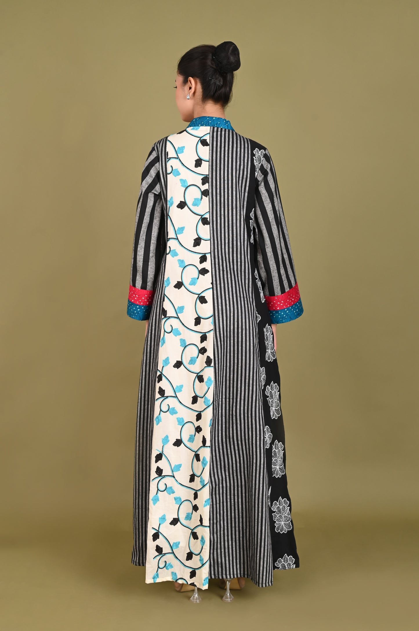 Radhe black and white-delivery in 7 to 10 days