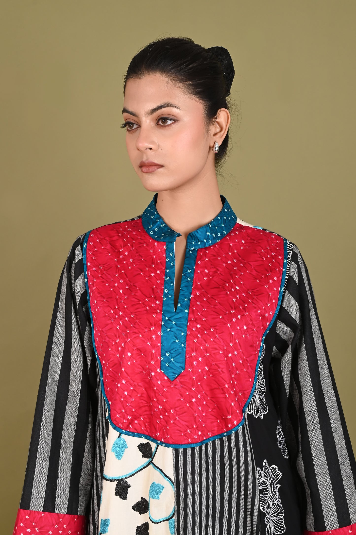 Radhe black and white-delivery in 7 to 10 days