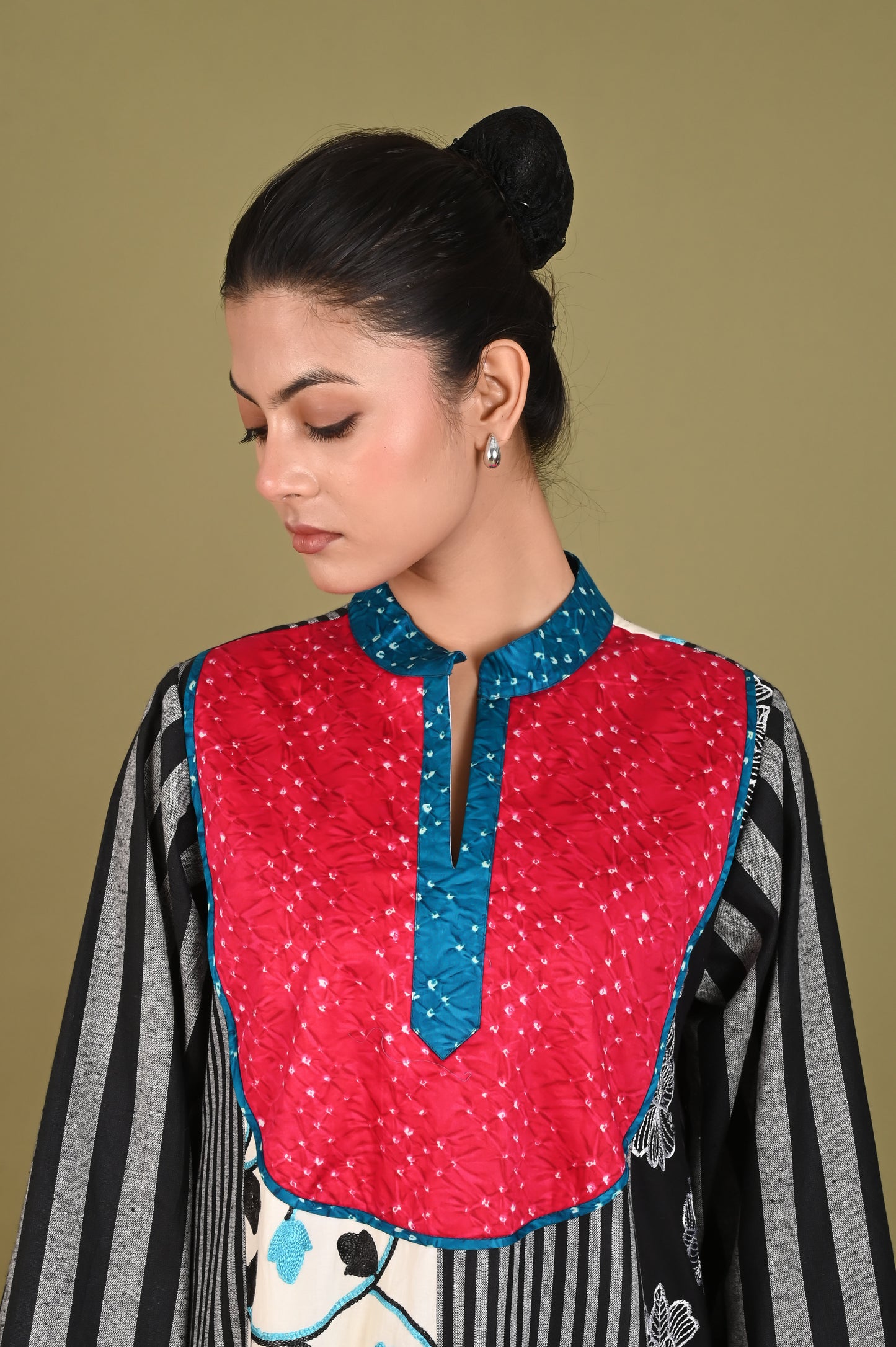 Radhe black and white-delivery in 7 to 10 days