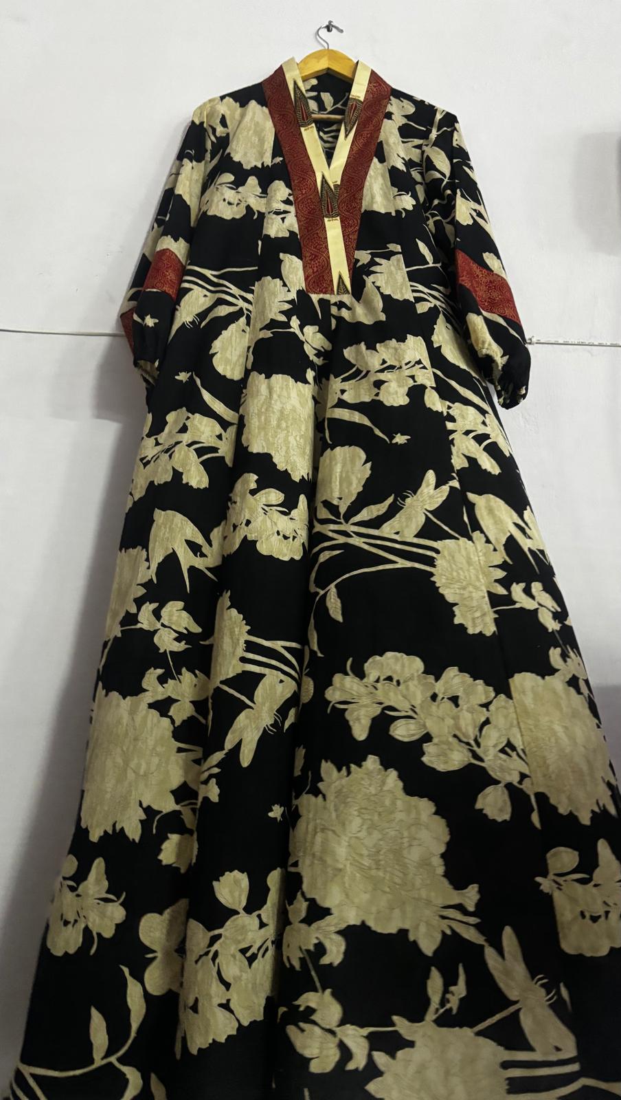 Radhe black and beige-delivery in 7 to 10 days
