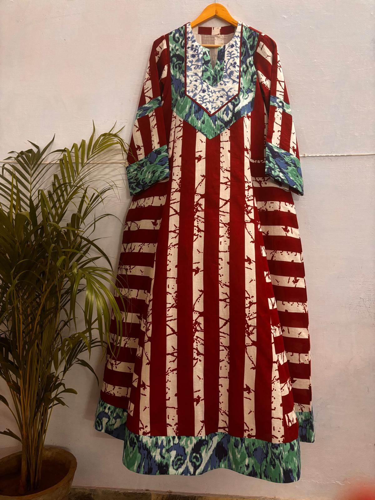 Isha Red and white-delivery in 7 to 10 days
