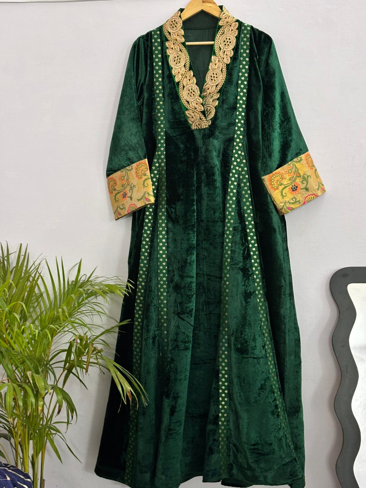 KAYA VELVET GREEN-متوفر مقاس XL واحد ومقاس واحد فري سايز فقط. سيتم توفره قريبًا.