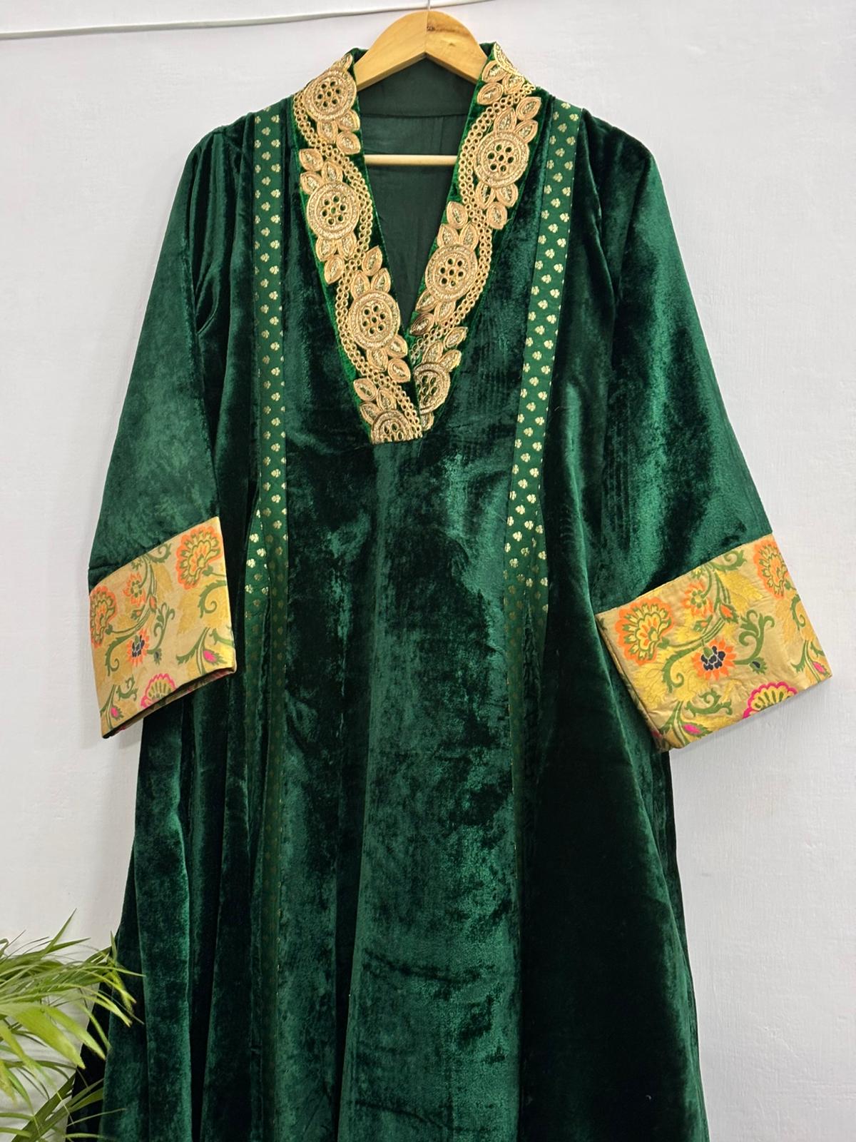 KAYA VELVET GREEN-متوفر مقاس XL واحد ومقاس واحد فري سايز فقط. سيتم توفره قريبًا.