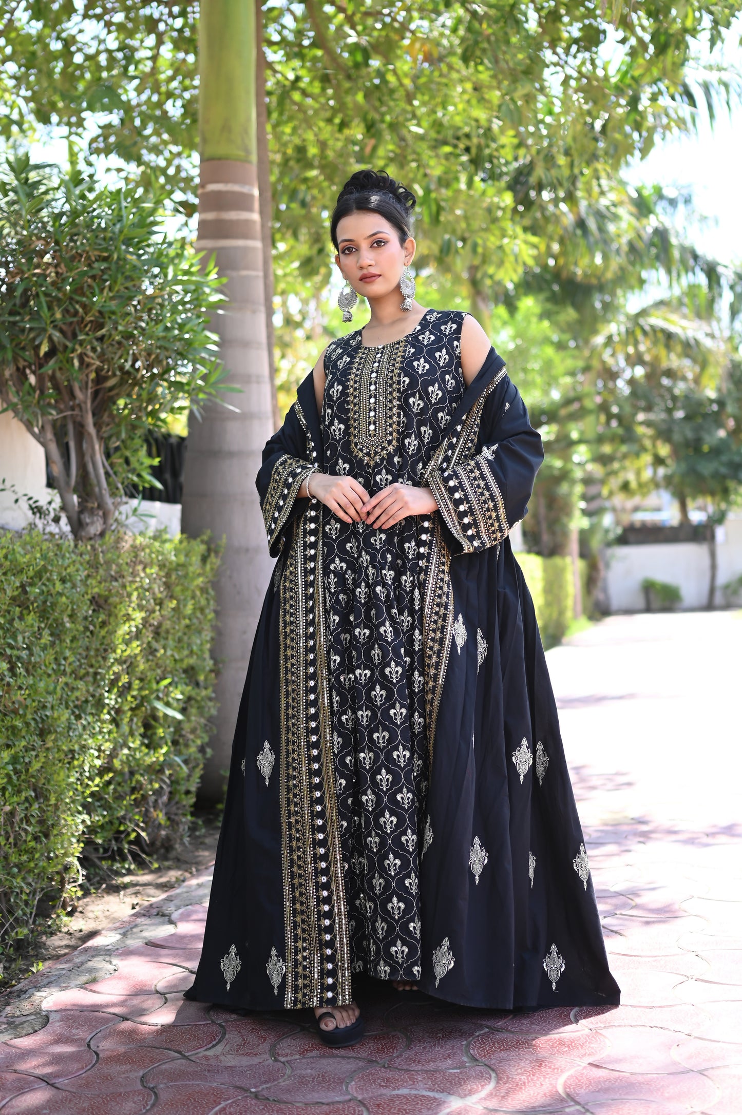 ALTHAIA SET-BLACK-PREORDER-DELIVERY IN 7 TO 10 DAYS