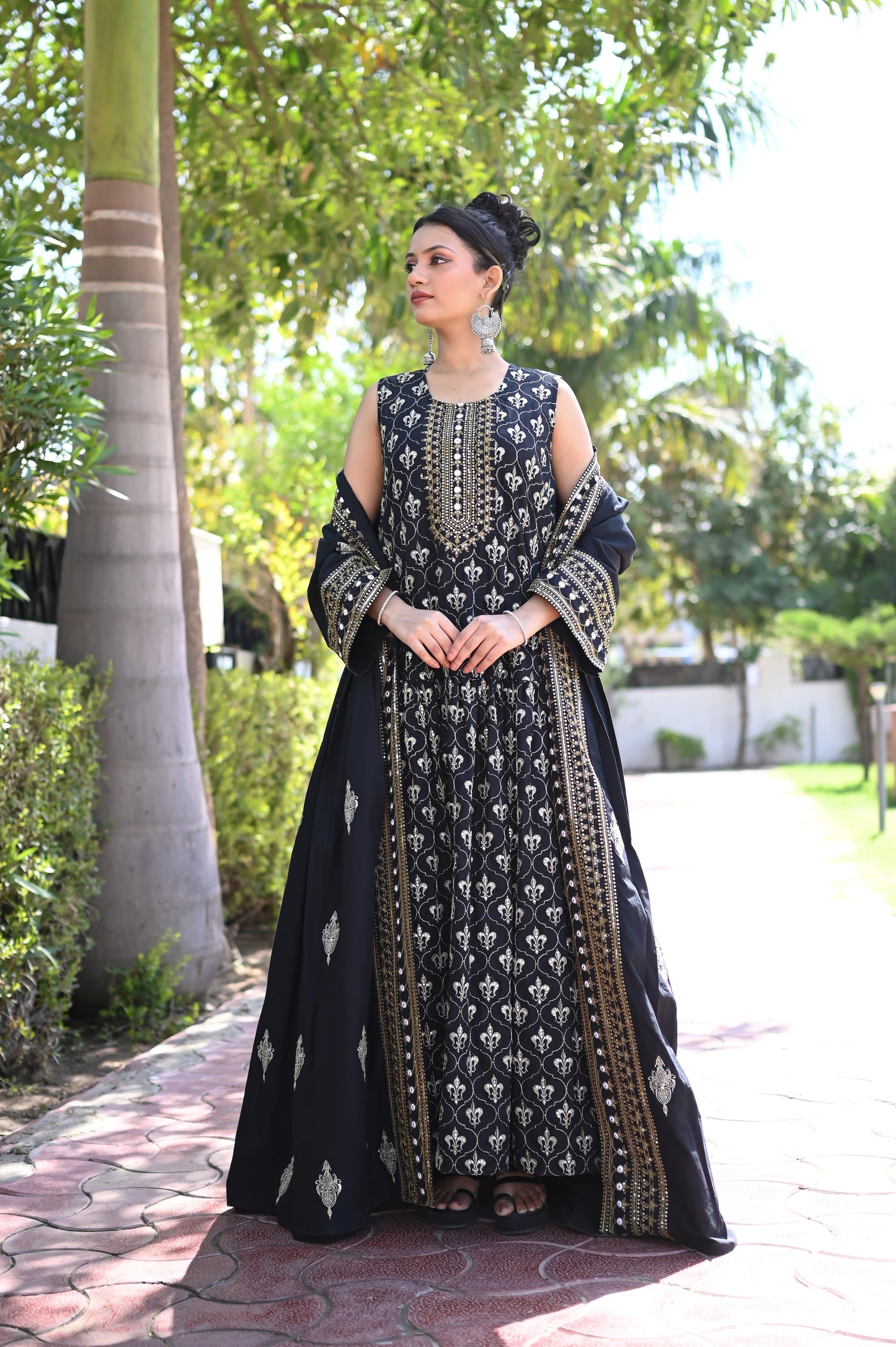 ALTHAIA SET-BLACK-PREORDER-DELIVERY IN 7 TO 10 DAYS