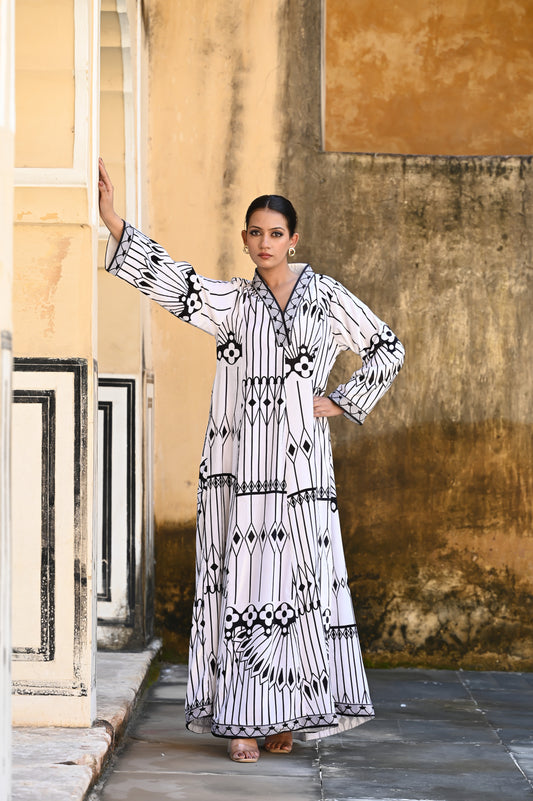 TARINI VELVET -DELIVERY IN 7 TO 10 DAYS