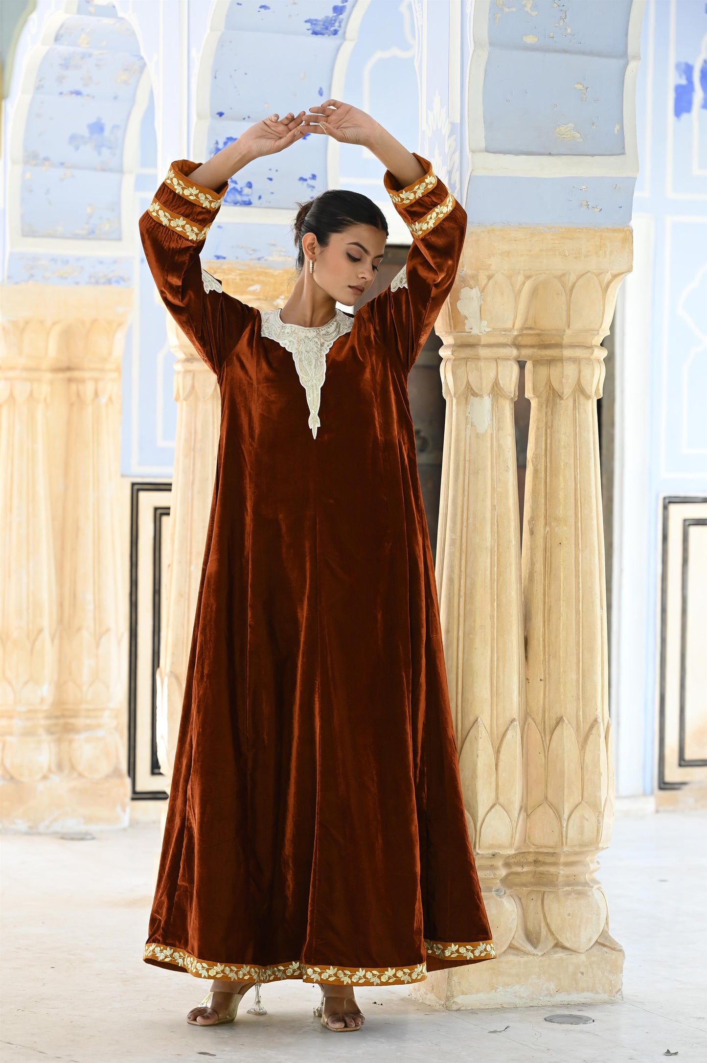 VEDA-Velvet with Embroidery-delivery in 7 to 10 days-مخمل مطرّز مع بطانة قطنية لراحة وأناقة فائقة.
