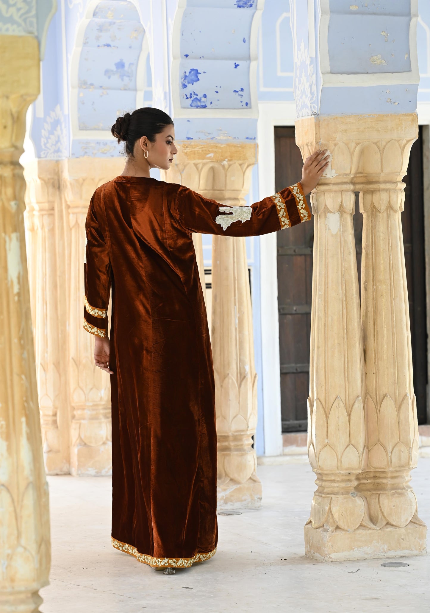 VEDA-Velvet with Embroidery-delivery in 7 to 10 days-مخمل مطرّز مع بطانة قطنية لراحة وأناقة فائقة.
