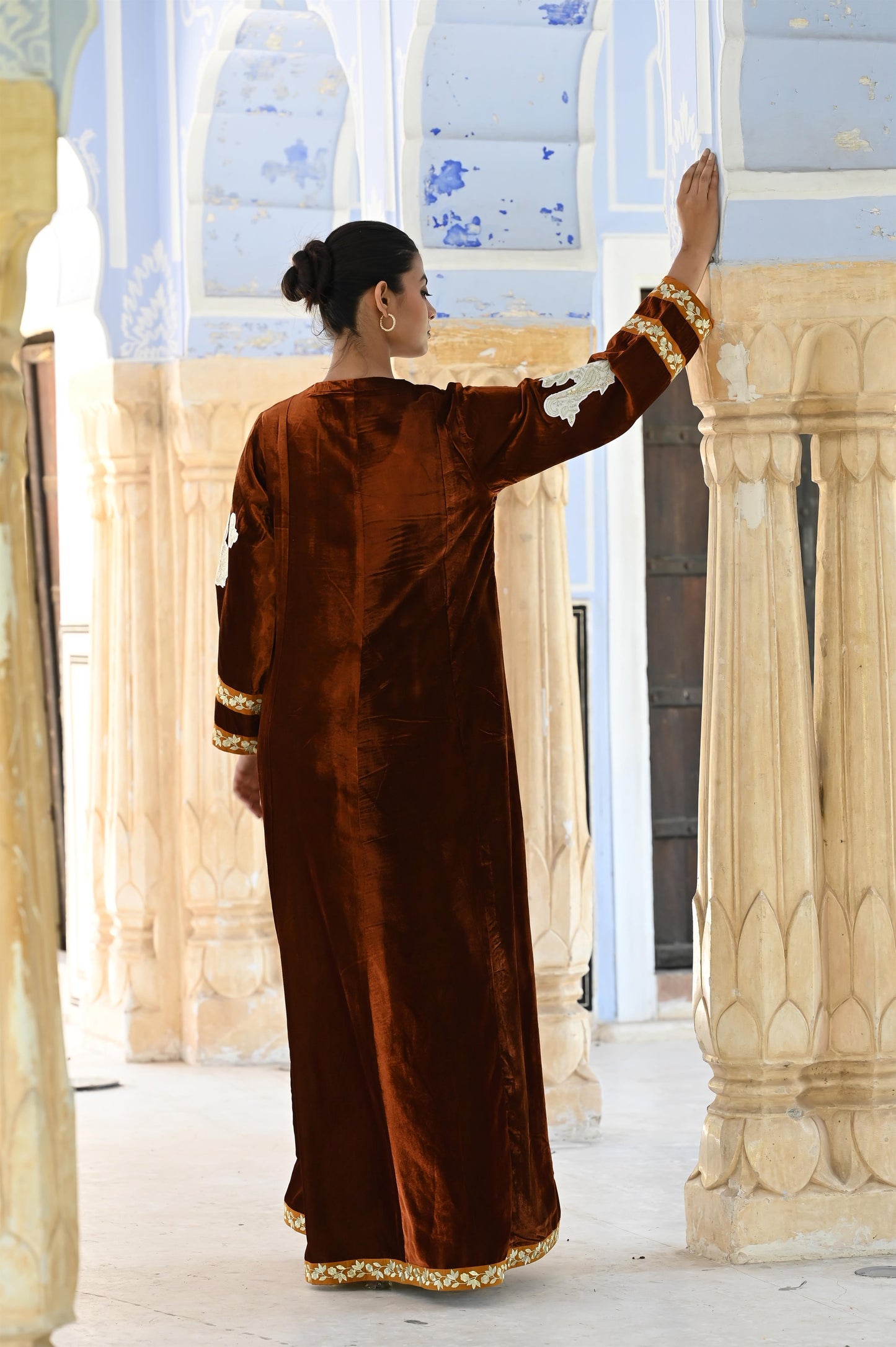 VEDA-Velvet with Embroidery-delivery in 7 to 10 days-مخمل مطرّز مع بطانة قطنية لراحة وأناقة فائقة.
