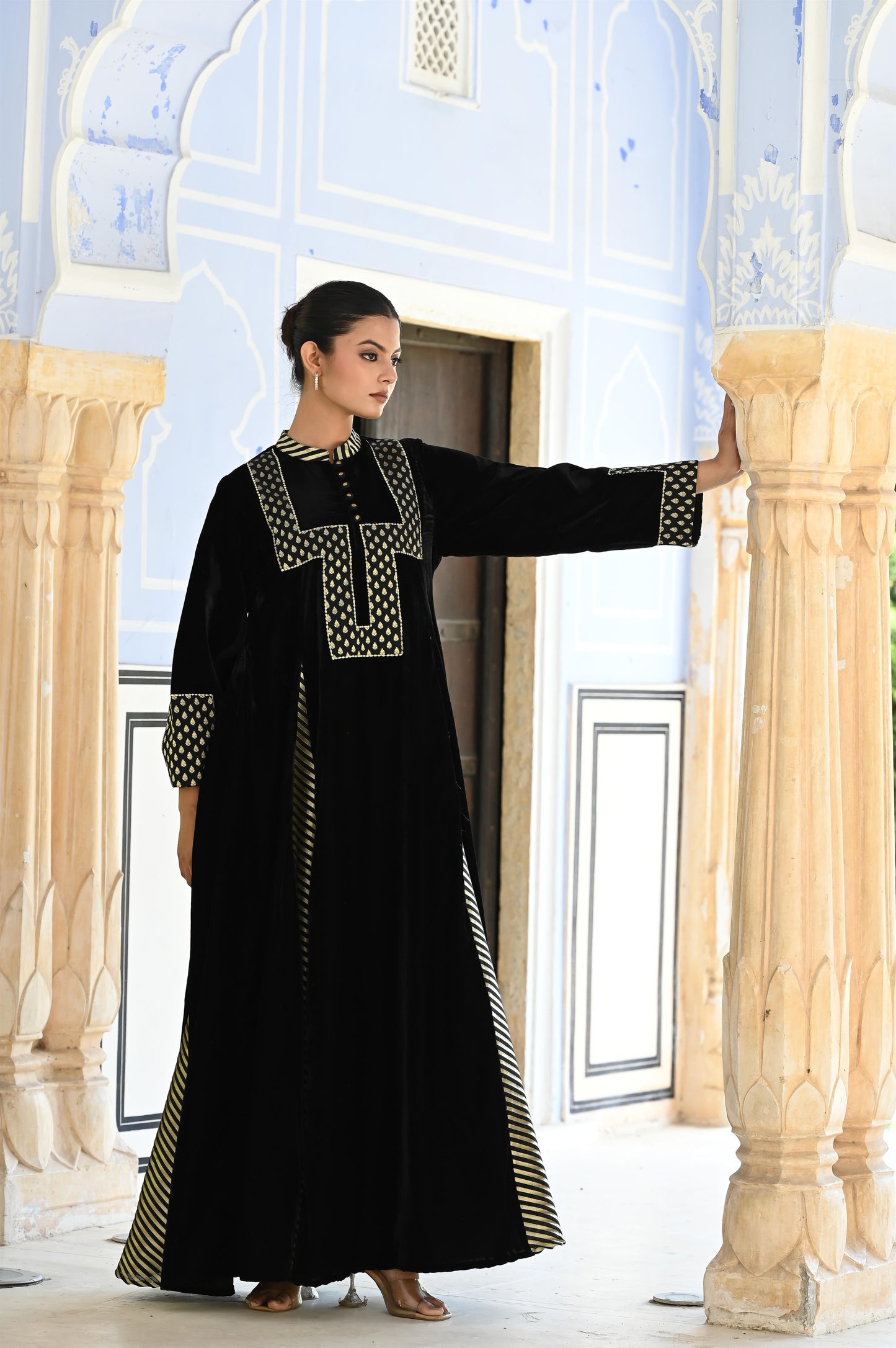 AADYA VELVET BLACK-SAME DAY DELIVERY