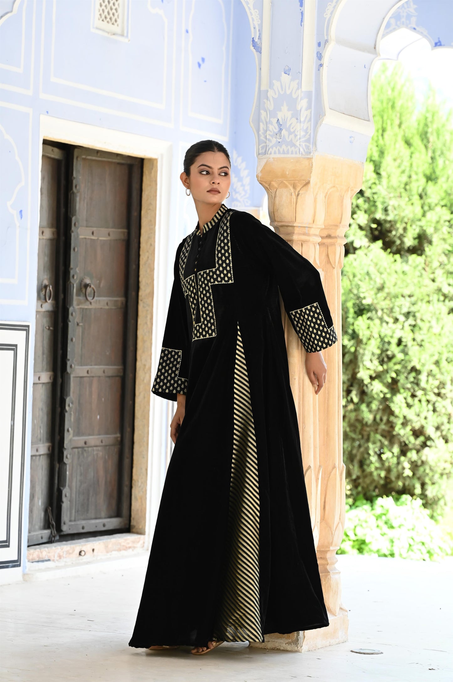 AADYA VELVET BLACK-SAME DAY DELIVERY