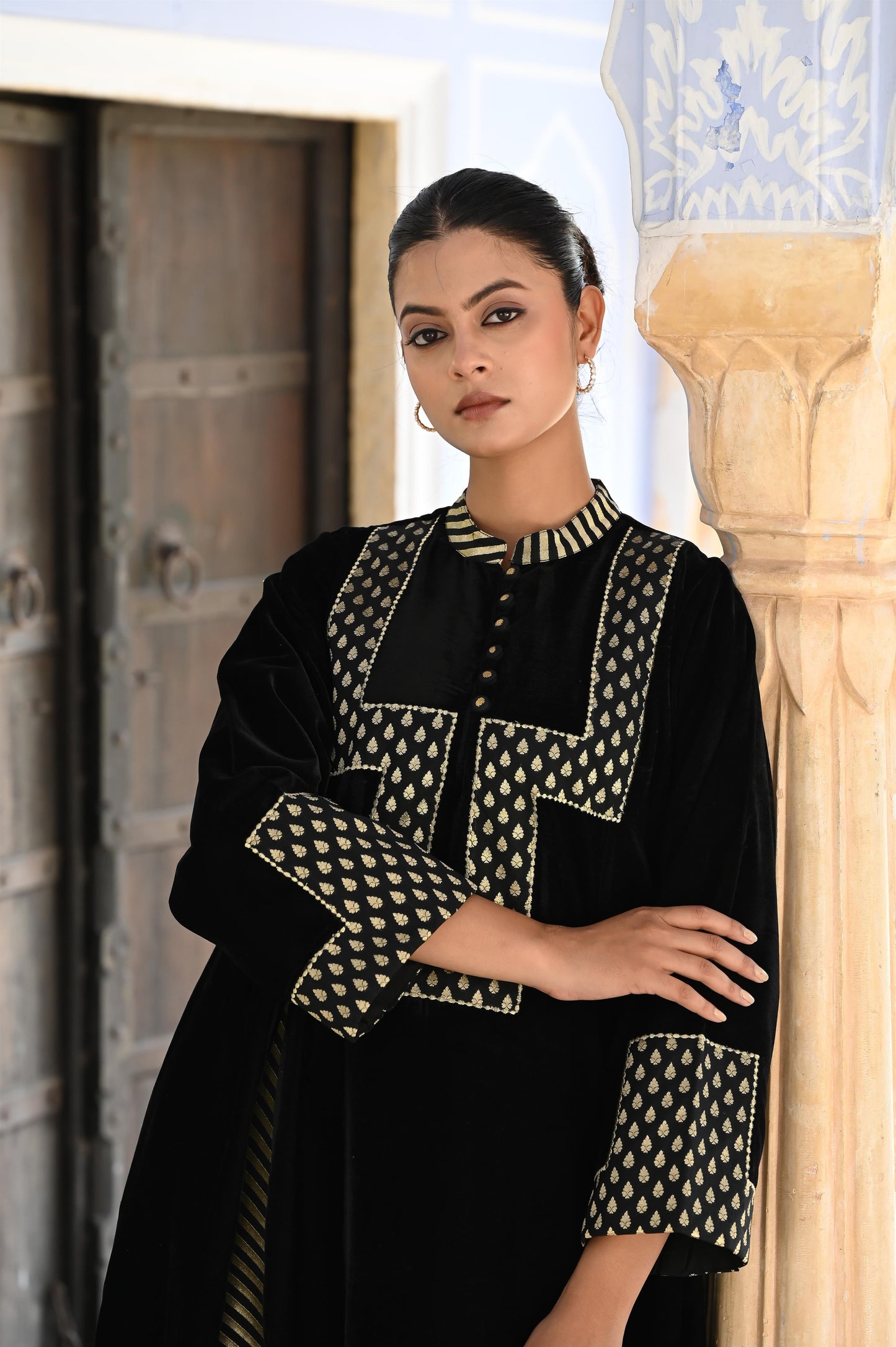 AADYA VELVET BLACK-SAME DAY DELIVERY