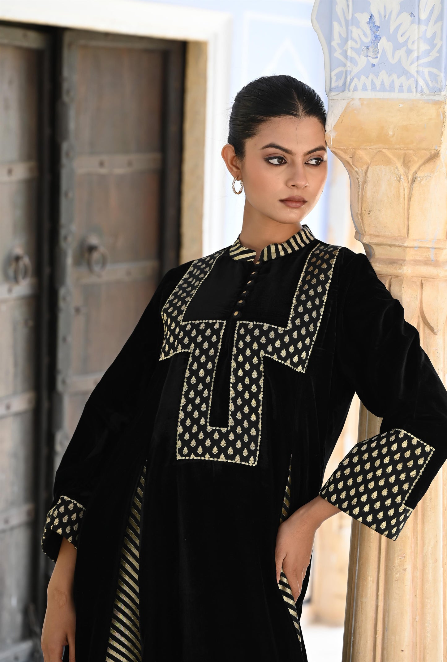 AADYA VELVET BLACK-SAME DAY DELIVERY