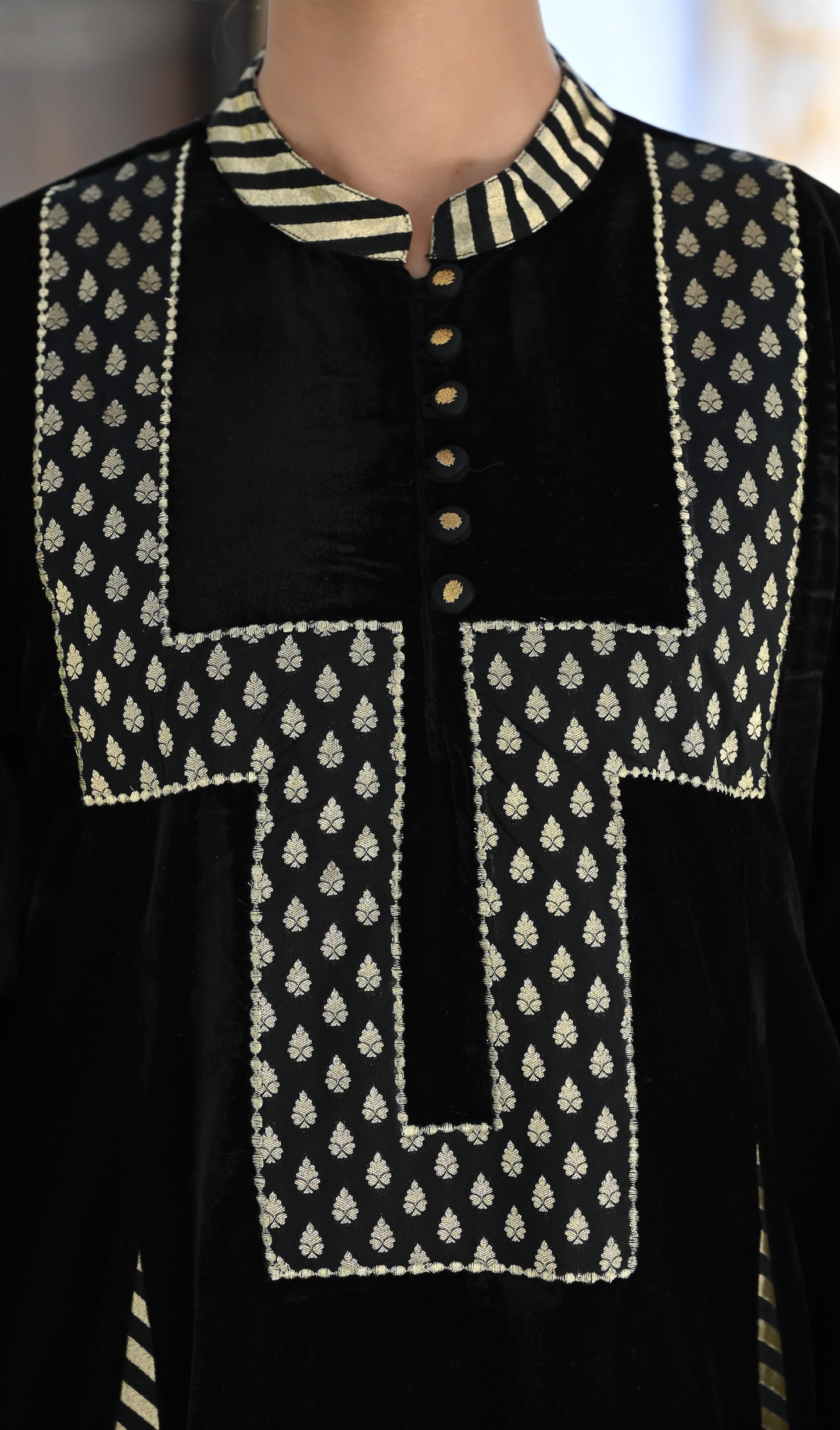 AADYA VELVET BLACK-SAME DAY DELIVERY