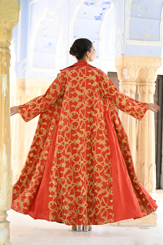 MIORAH ORANGE SET -DELIVERY IN 7 TO 10 DAYS-فخامة خالدة: مصنوعة من حرير فاخر مزين بتطريز دقيق، ومبطنة بمخمل ناعم يمنحك لمسة ملكية.