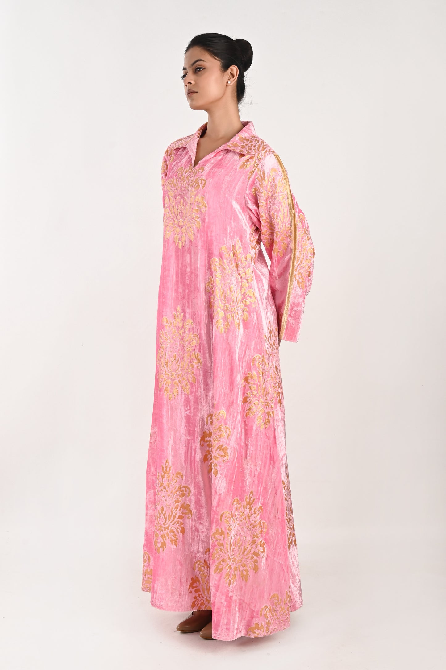 AGNEYA VELVET PINK-DELIVERY IN 7 TO 10 DAYS