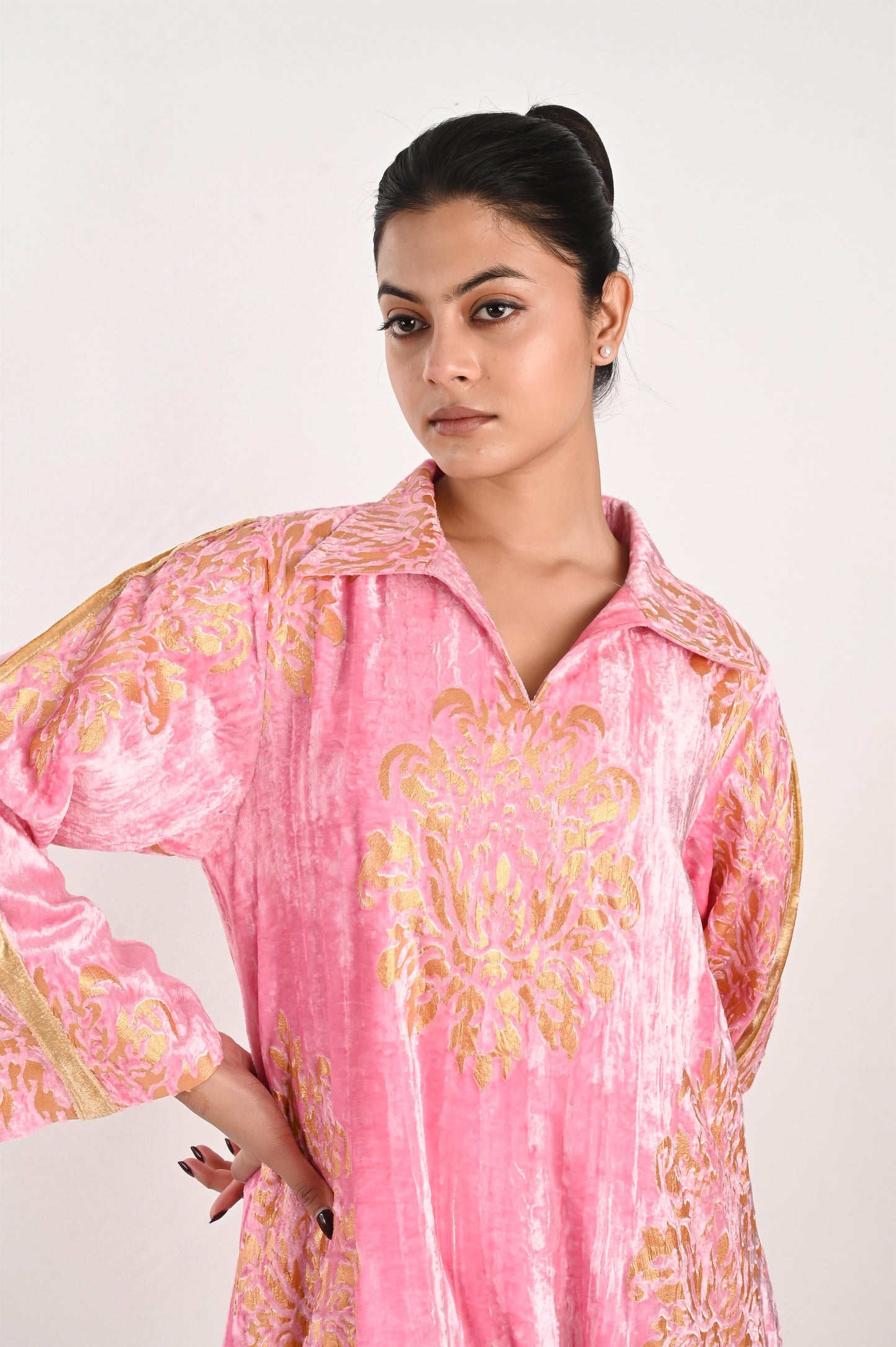 AGNEYA VELVET PINK-DELIVERY IN 7 TO 10 DAYS